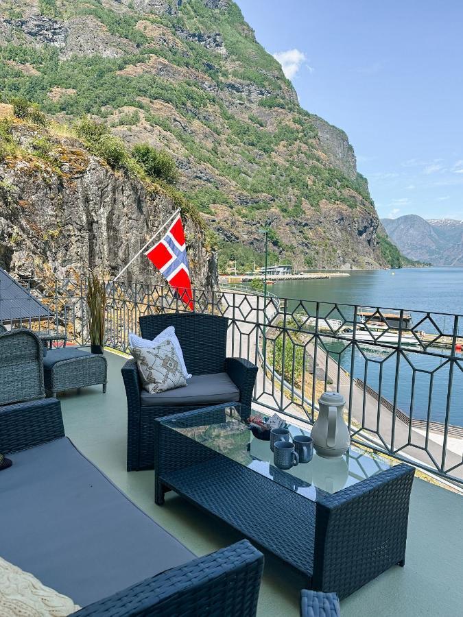 Svingen Guesthouse - Panoramic Fjord Views In 플람 외부 사진