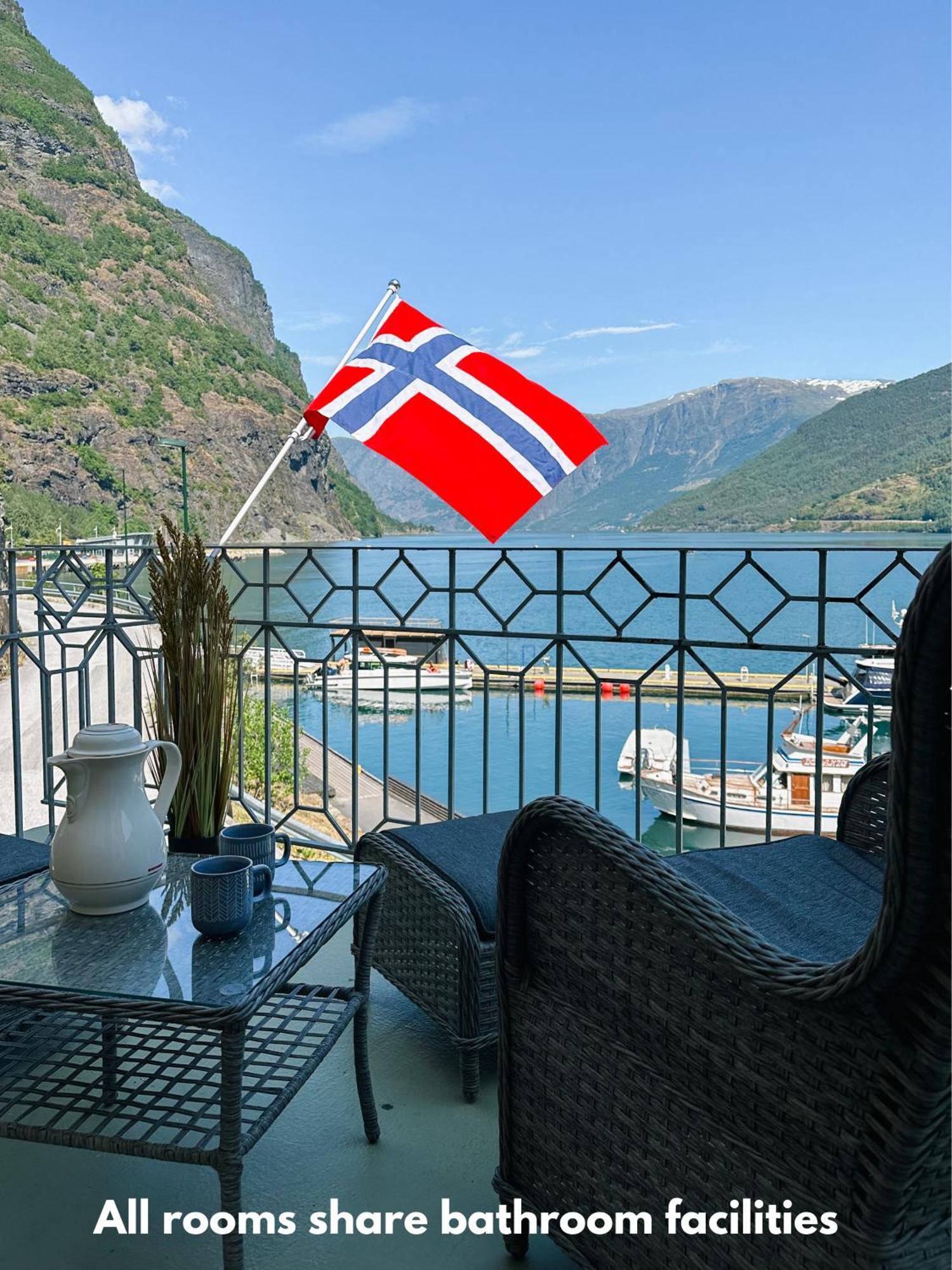 Svingen Guesthouse - Panoramic Fjord Views In 플람 외부 사진